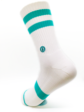 Load image into Gallery viewer, WHITE PREMIUM COMPRESSION SOCKS